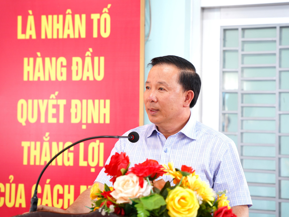 Chủ tịch UBND tỉnh Nguyễn Văn Út phát biểu tại hội nghị