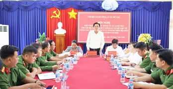 Thường trực Đảng ủy xã Mỹ Lộc làm việc với Công an xã