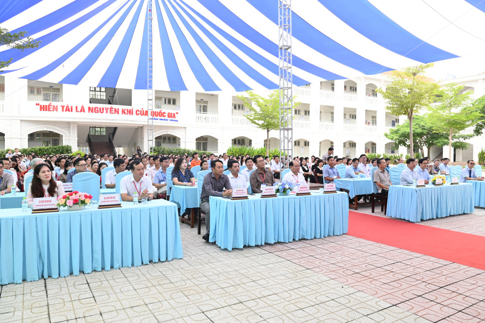 Đại biểu dự lễ khai mạc