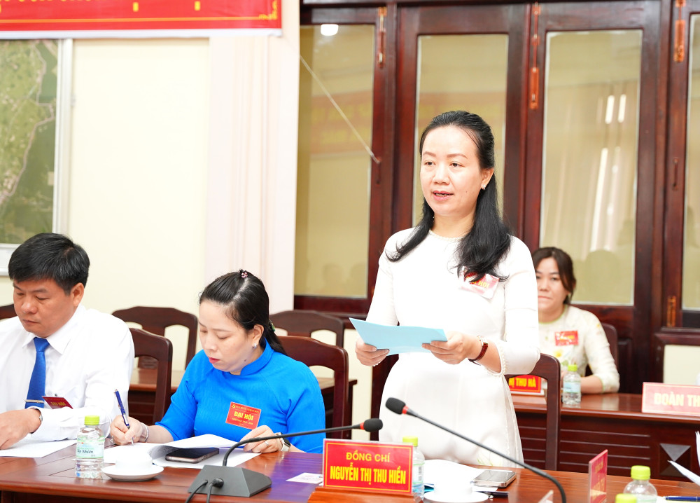 Bí thư Đảng uỷ phường Long Hoa Nguyễn Thị Thu Hiền phát biểu chỉ đạo Đại hội