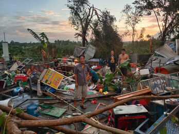 Thời tiết hôm nay 27/7: Mưa to tập trung từ Thanh Hóa đến Đà Nẵng Thời tiết hôm nay 27/7: Mưa to tập trung từ Thanh Hóa đến Đà Nẵng