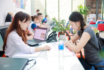 Chênh lệch điểm chuẩn giữa học bạ và điểm thi THPT tại các trường ra sao?