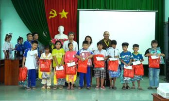 Chương trình 'Hè yêu thương – Em vui khỏe' - Gửi trao yêu thương, tiếp sức đến trường