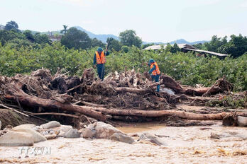 PM requests focused efforts to overcome aftermath of flash floods, landslides in Son La