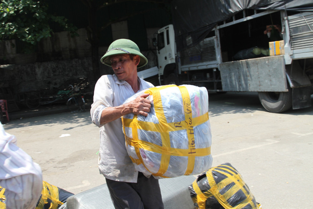 Thời tiết hôm nay 29/7: Miền Nam âm u, mưa dông; miền Bắc nắng gắt