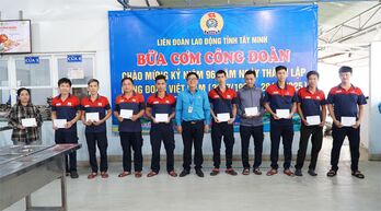 Liên đoàn Lao động tỉnh tổ chức 'Bữa cơm công đoàn' tại Khu công nghiệp Trảng Bàng