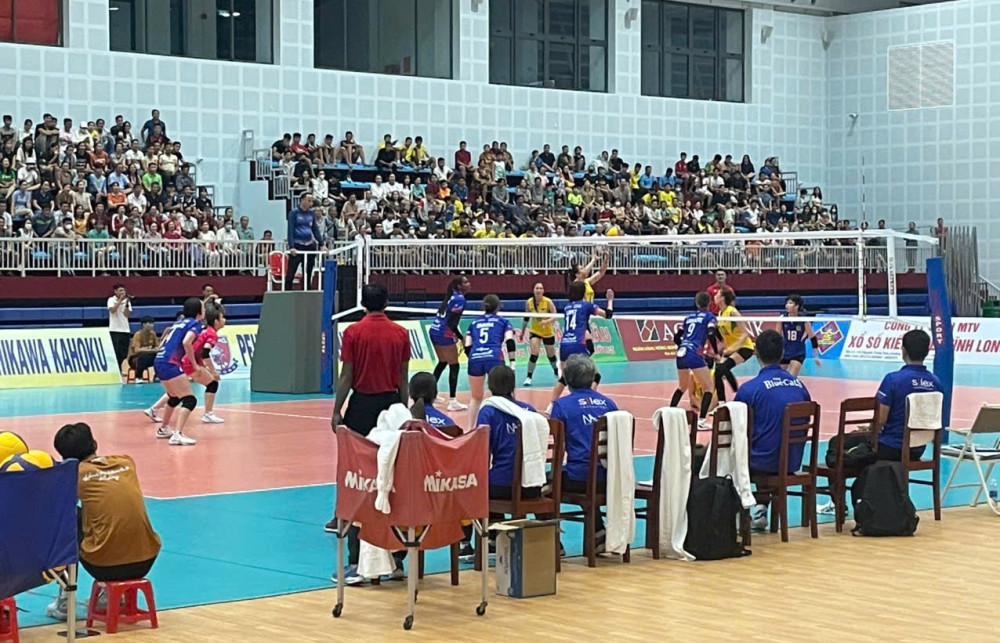 Câu lạc bộ PFU Blue Cats khép lại hành trình tập huấn tại Vĩnh Long