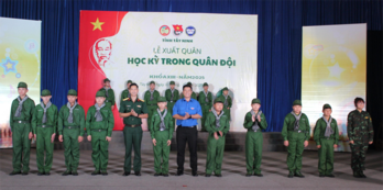 50 thanh thiếu niên tham gia 'Học kỳ trong quân đội' khóa XIII