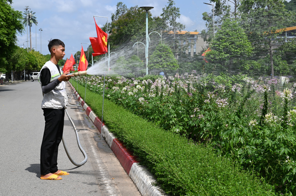 Chăm sóc hoa kiểng cho “Đường chạy huyền thoại”thêm đẹp