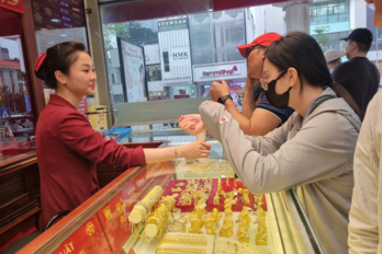 Giá vàng hôm nay 03/8: Tăng 2,4 triệu đồng nhưng người mua chỉ lời 400.000 đồng