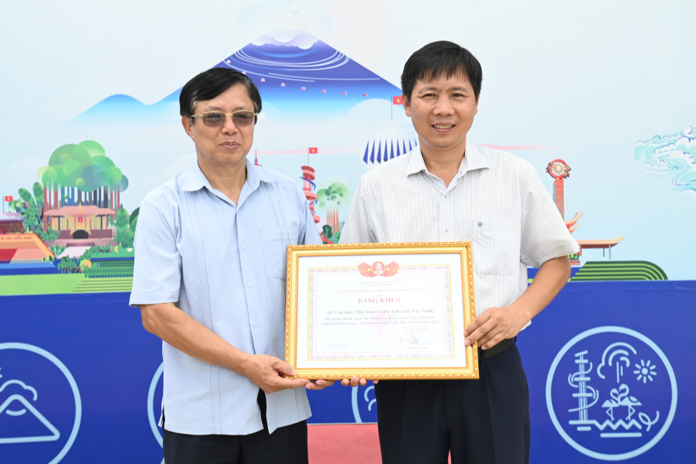 Hội Người Cao tuổi Việt Nam trao Bằng khen Sở VHTT&DL Tây Ninh