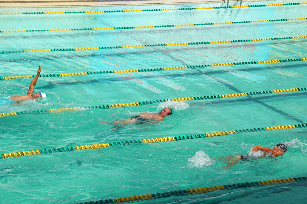 Các VĐV nam tranh tài nội dung 100 mét ngửa