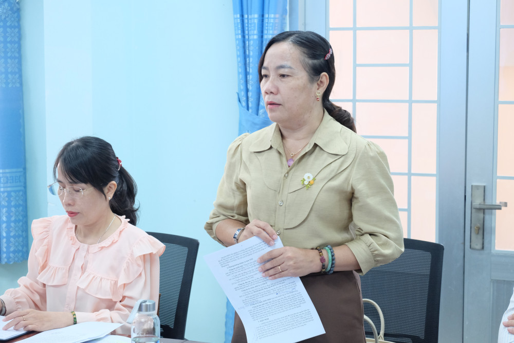 Đại diện các sở, ngành tỉnh giải đáp khó khăn, vướng mắc của nhà trường