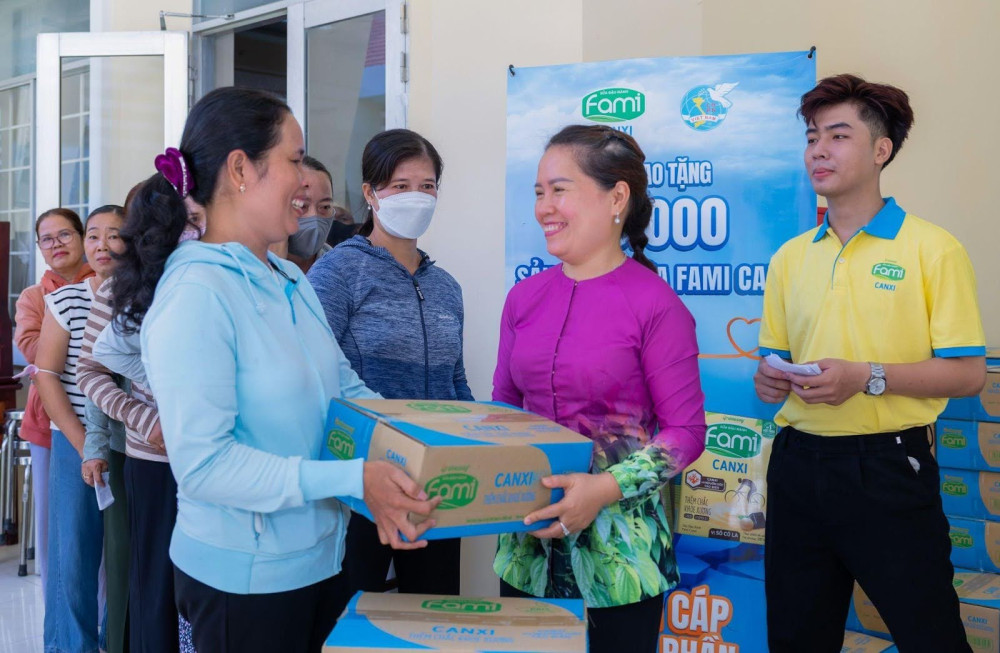 Gần 200 ngàn sản phẩm sữa Fami Canxi lan tỏa nhân ái, xây tương lai cứng cáp