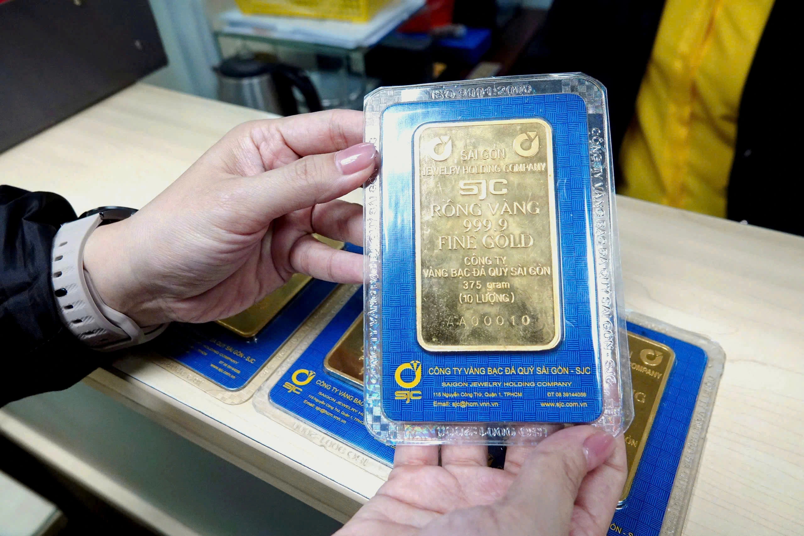 Giá vàng hôm nay 05/8: Đồng loạt tăng, tiến sát đến mức kỷ lục