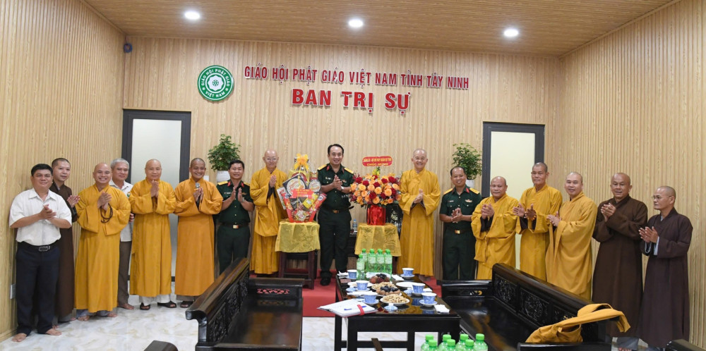 Bộ Chỉ huy quân sự tỉnh Tây Ninh thăm Ban Trị sự Giáo hội Phật giáo tỉnh