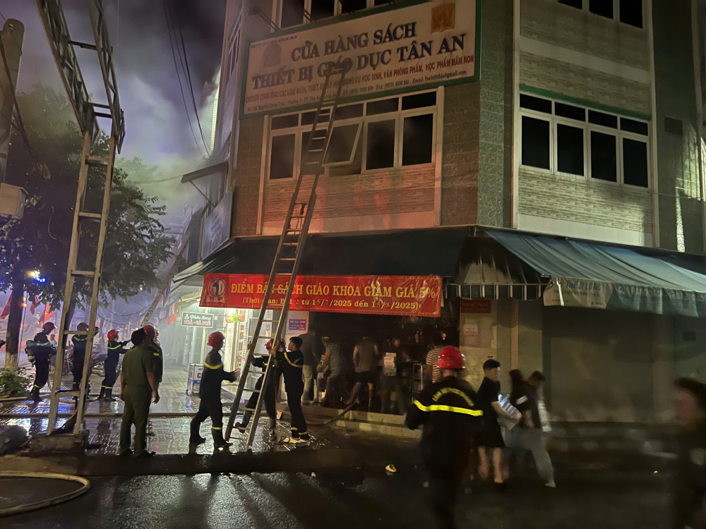 Cháy cửa hàng sách thiết bị giáo dục Tân An