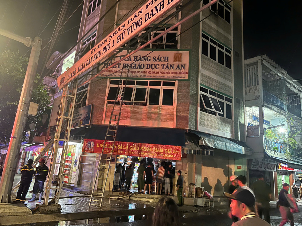 Cháy cửa hàng sách thiết bị giáo dục Tân An