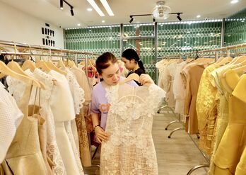 Thuê trang phục - Mặc đẹp, tiết kiệm Thuê trang phục - Mặc đẹp, tiết kiệm