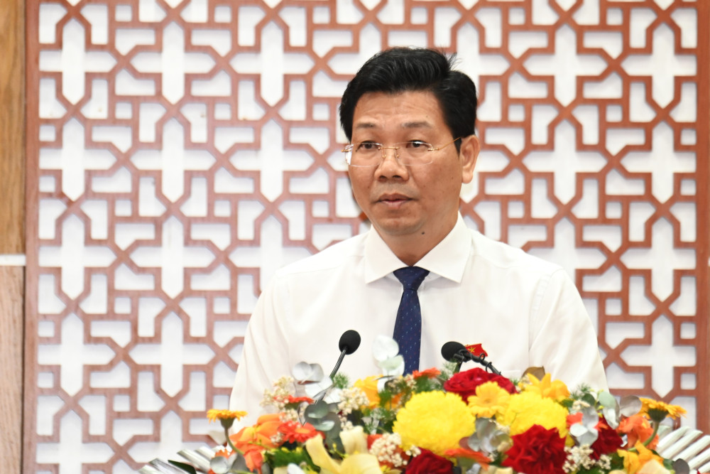 Chủ tịch HĐND tỉnh Nguyễn Mạnh Hùng phát biểu khai mạc Kỳ họp