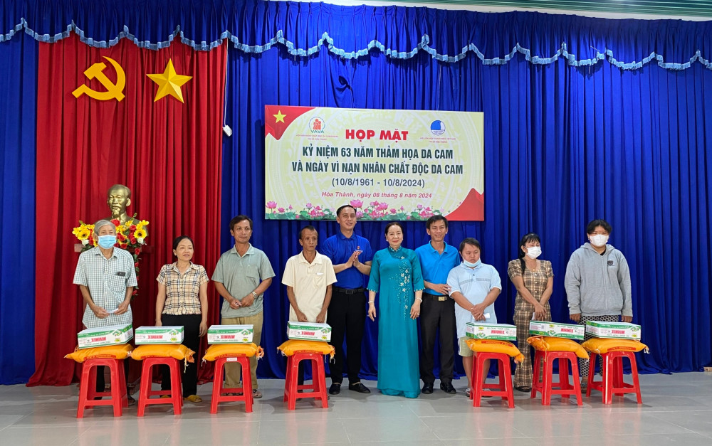 Người phụ nữ nặng lòng với người nghèo