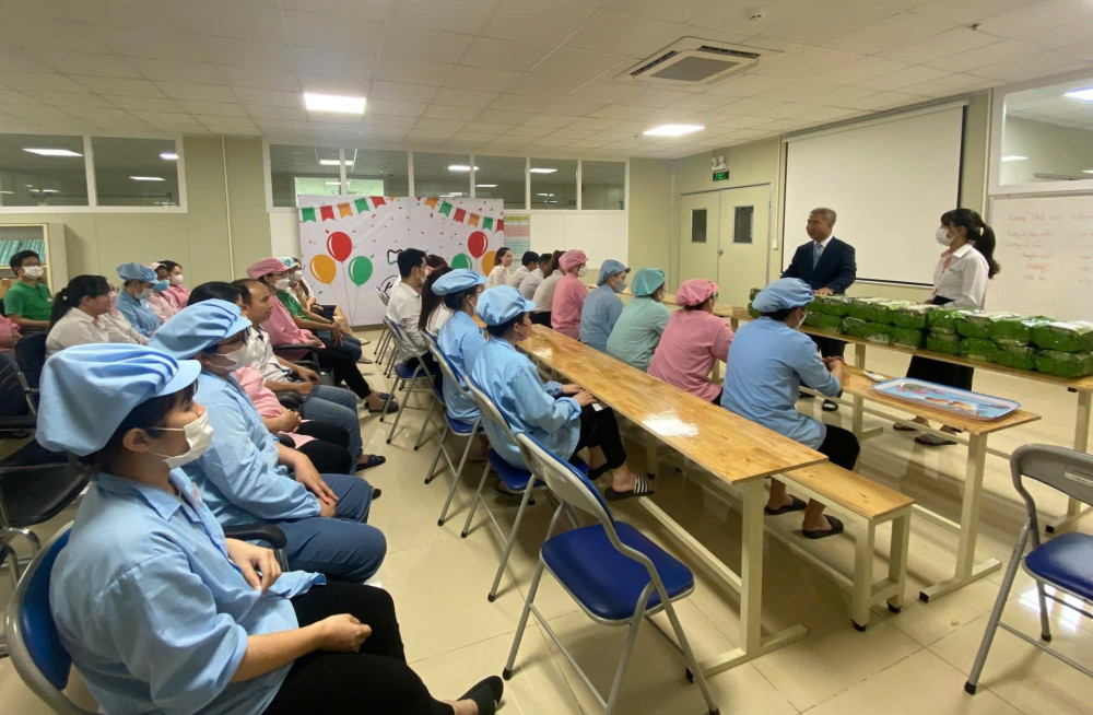 Lắng nghe công nhân, lao động