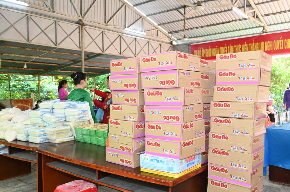 Những phần quà chuẩn bị đổi rác thải nhựa