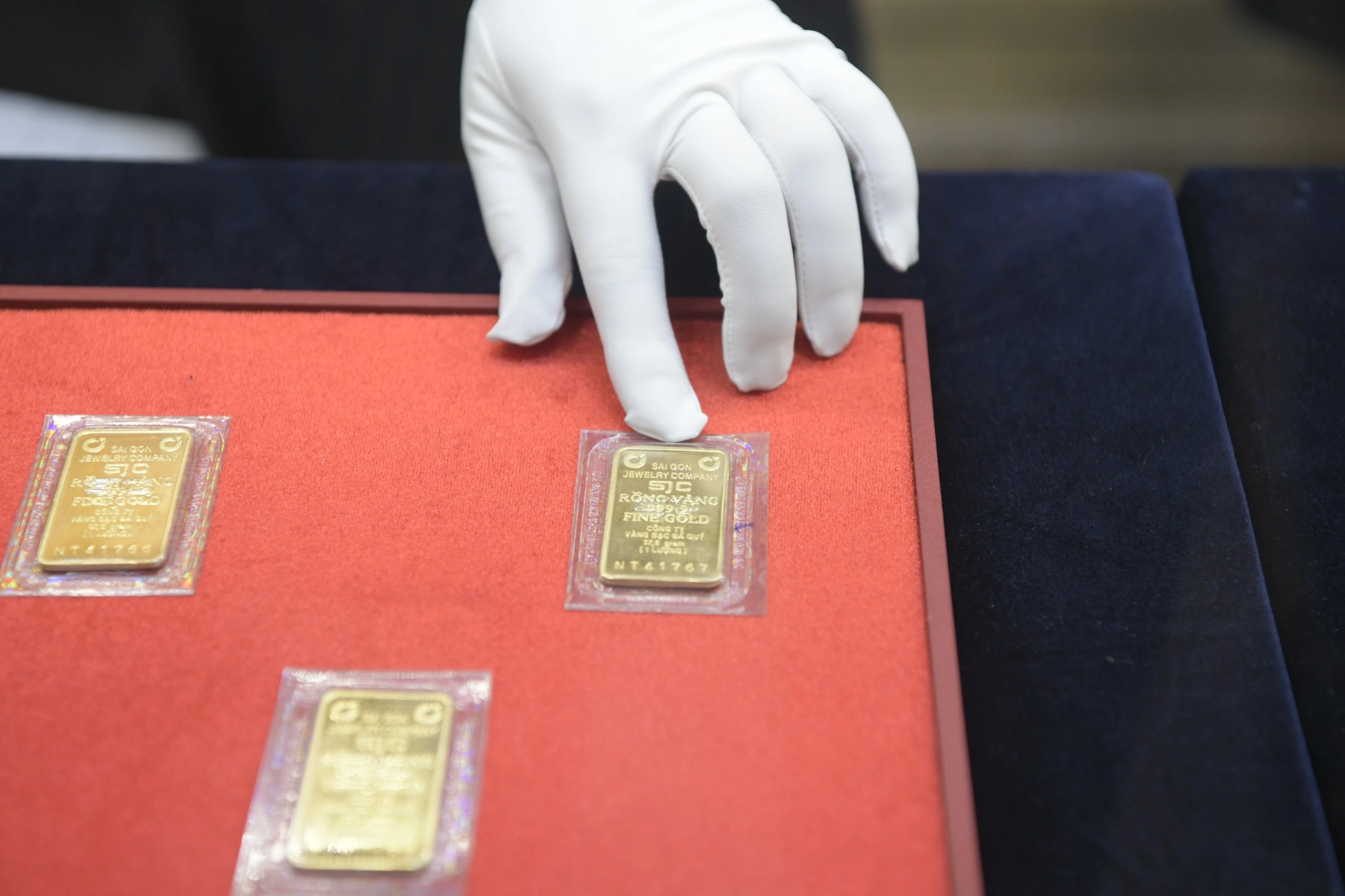 Giá vàng hôm nay 10/8: Lập đỉnh kỷ lục nhưng lãi thua xa chứng khoán