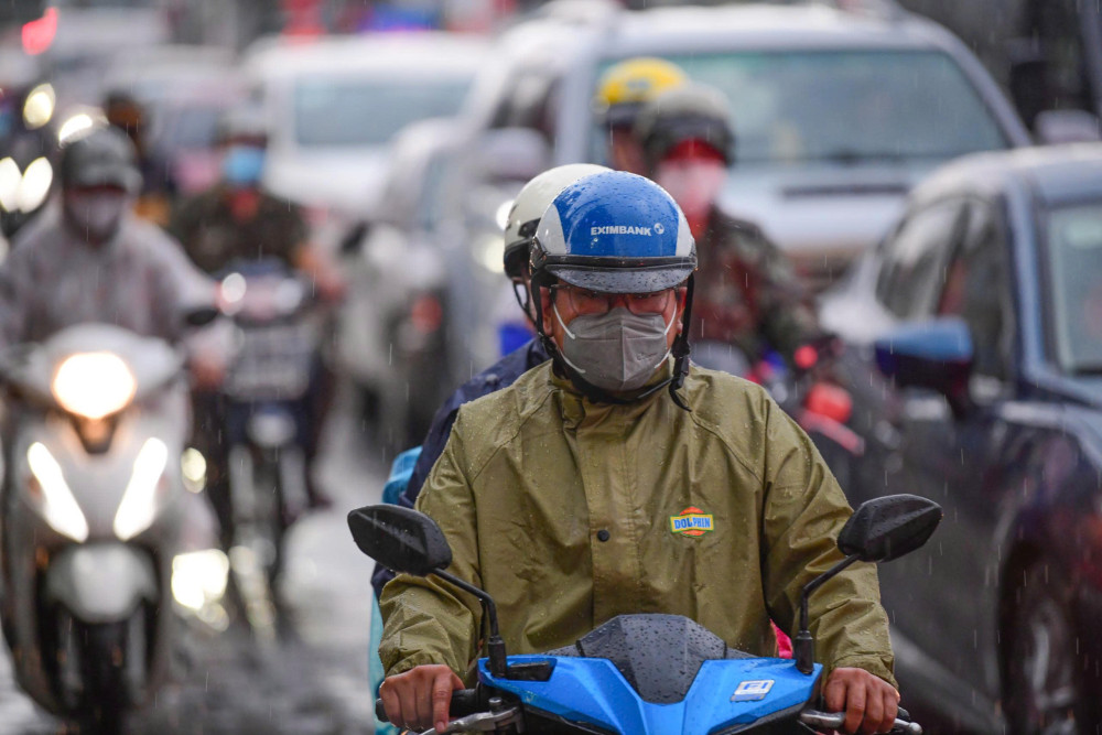 Thời tiết hôm nay 12/8: Bắc Bộ, Trung Bộ còn nắng nóng, Nam Bộ mưa dông