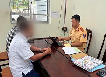 Xử phạt tài xế xe tải lấn làn chạy ngược chiều, ép đầu xe khác