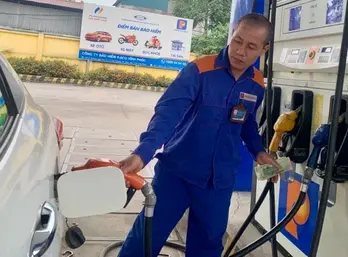 Giá xăng dầu đồng loạt giảm