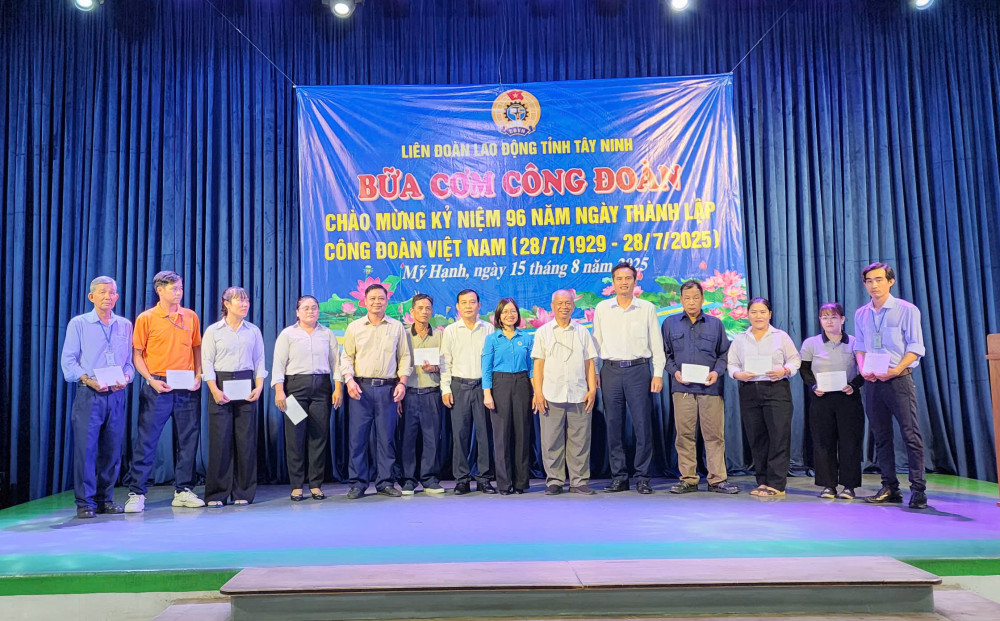 400 công nhân, lao động tham gia Bữa cơm Công đoàn