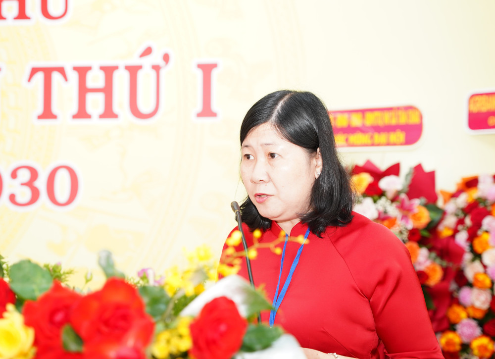 Bí thư Đảng ủy xã Tân Phú Nguyễn Thị Thu Vân phát biểu tiếp thu các ý kiến chỉ đạo của Ban Thường vụ Tỉnh ủy
