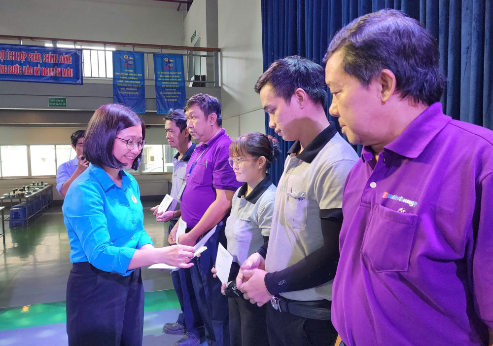 400 công nhân, lao động tham gia Bữa cơm Công đoàn