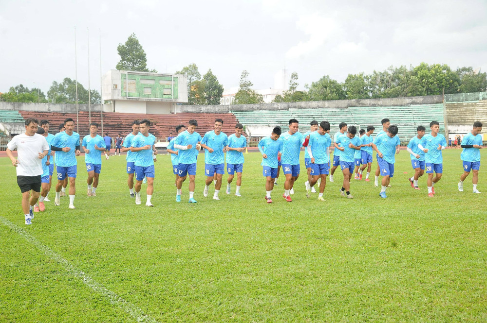 Lãnh đạo Sở Văn hóa, Thể thao và Du lịch đến thăm, động viên Câu lạc bộ Long An