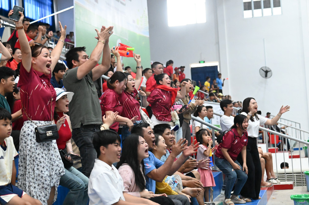 Khán đài Nhà Thi đấu thể thao tỉnh Tây Ninh những ngày này luôn sôi động