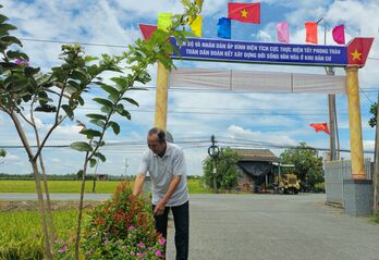 Bí thư Chi bộ gương mẫu, tích cực xây dựng nông thôn mới