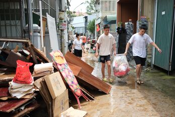 Thời tiết hôm nay 18/8: Đất liền mưa lớn, áp thấp gây dông gió dữ dội khắp Biển Đông Thời tiết hôm nay 18/8: Đất liền mưa lớn, áp thấp gây dông gió dữ dội khắp Biển Đông