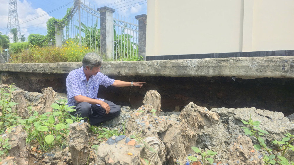 Khảo sát tình trạng sạt lở tại xã Bình Đức