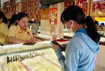 Giá vàng hôm nay 19/8: Vàng miếng SJC đắt hơn thế giới lên 18,7 triệu đồng/lượng