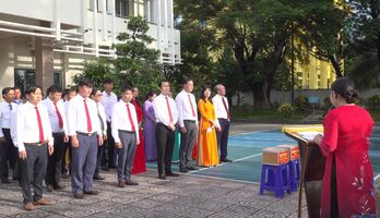 Dưới cờ Tổ quốc kể chuyện Bác Hồ Dưới cờ Tổ quốc kể chuyện Bác Hồ