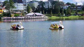 Đạp vịt trên hồ Xuân Hương hoạt động trở lại sau gần 1 năm tạm dừng