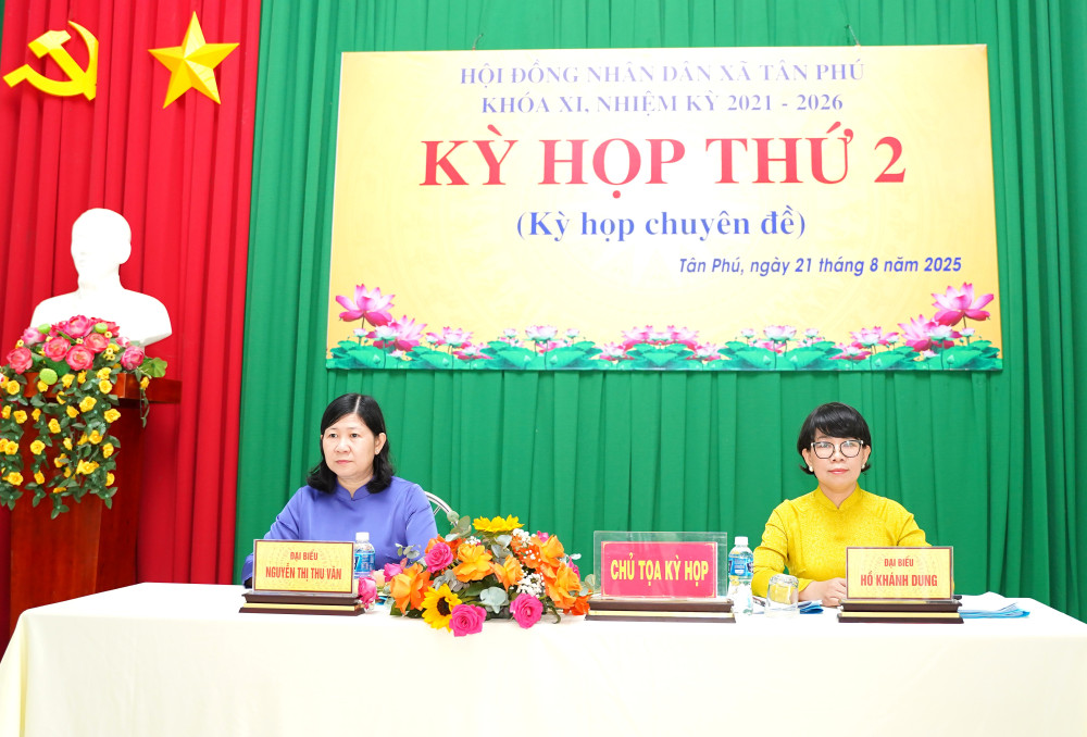 Thường trực HĐND xã Tân Phú điều hành kỳ họp 