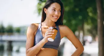 Có nên uống cà phê trước khi chơi thể thao?