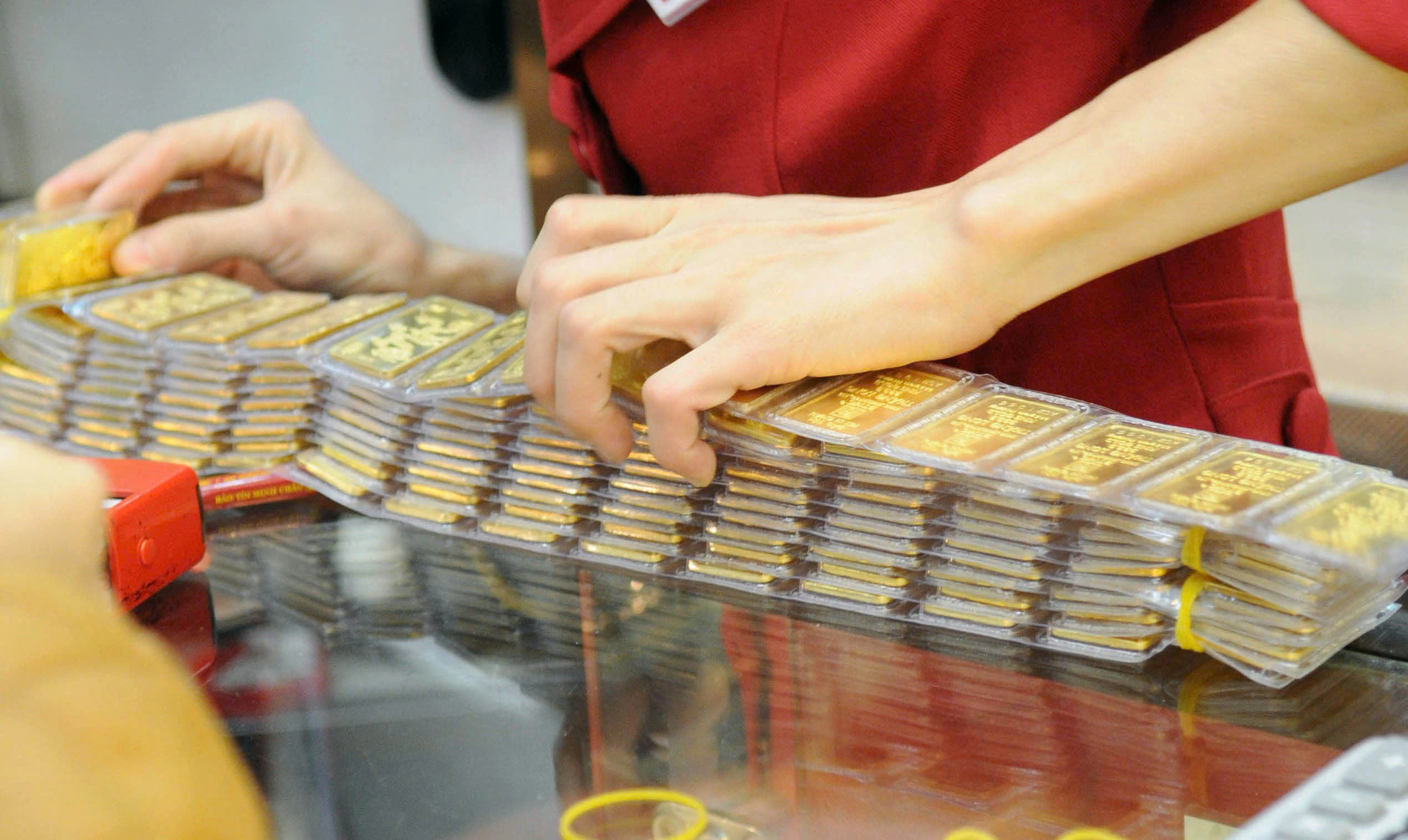 Giá vàng liên tục lập đỉnh, vì sao?