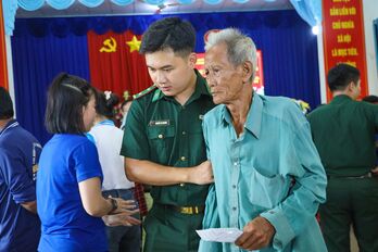 Bộ Chỉ huy Quân sự tỉnh Tây Ninh phối hợp tổ chức khám, chữa bệnh, tặng quà người dân vùng biên giới Bộ Chỉ huy Quân sự tỉnh Tây Ninh phối hợp tổ chức khám, chữa bệnh, tặng quà người dân vùng biên giới