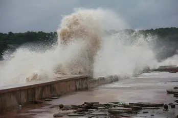 Thời tiết hôm nay 23/8: Bắc Bộ mưa rất to, Biển Đông có bão mạnh Thời tiết hôm nay 23/8: Bắc Bộ mưa rất to, Biển Đông có bão mạnh