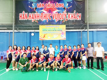 Nguyên lãnh đạo tỉnh thi đấu giao lưu cầu lông tại phường Trảng Bàng Nguyên lãnh đạo tỉnh thi đấu giao lưu cầu lông tại phường Trảng Bàng