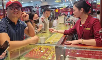 Giá vàng liên tục lập đỉnh, vì sao?