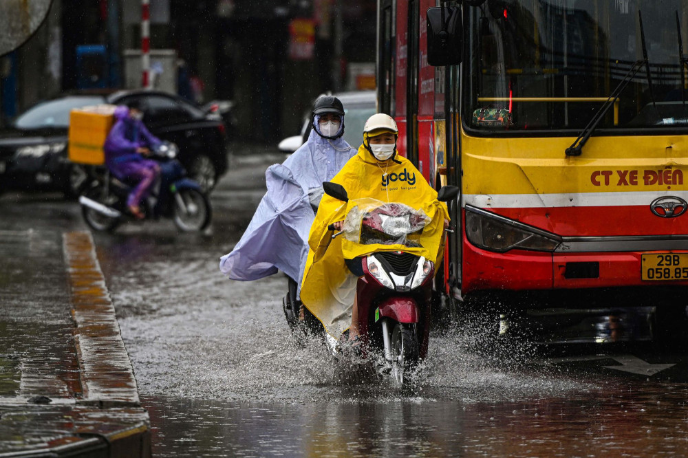 Thời tiết hôm nay 24/8: Từ Bắc Bộ đến Đà Nẵng mưa rất to, Biển Đông bão dữ